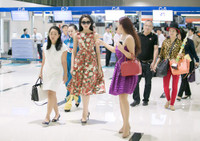 Hoa hậu Kỳ Duyên xinh tươi dịu dàng ở sân bay ảnh 5