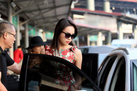 Hoa hậu Kỳ Duyên xinh tươi dịu dàng ở sân bay ảnh 18