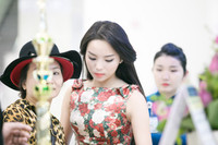 Hoa hậu Kỳ Duyên xinh tươi dịu dàng ở sân bay ảnh 13