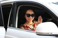 Hoa hậu Kỳ Duyên xinh tươi dịu dàng ở sân bay ảnh 15