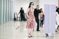 Hoa hậu Kỳ Duyên xinh tươi dịu dàng ở sân bay ảnh 10