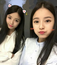 Chị em sinh đôi xinh như búp bê khuynh đảo cộng đồng mạng ảnh 1 Chị em sinh đôi xinh như búp bê khuynh đảo cộng đồng mạng - 1