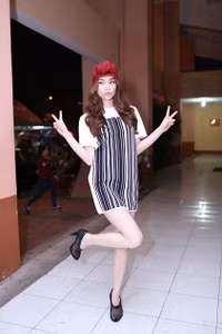 Hà Hồ diện váy ngắn tạo dáng nhí nhảnh như teen girl tại The Remix ảnh 4