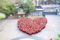 Cô trò xếp hình trái tim gửi lời chúc đến U23 Việt Nam ảnh 8