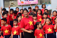 Cô trò xếp hình trái tim gửi lời chúc đến U23 Việt Nam ảnh 5