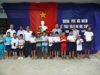 Cà Mau: Chung tay chăm lo HS nghèo trước thềm năm học mới ảnh 1