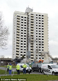 Rùng mình cảnh tòa nhà 20 tầng đổ sụp chỉ trong 8 giây ảnh 3