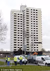 Rùng mình cảnh tòa nhà 20 tầng đổ sụp chỉ trong 8 giây ảnh 2