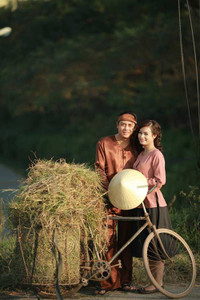 Bộ ảnh cưới ""Chí Phèo - Thị Nở"" của cặp đôi 9x Hà Thành ảnh 2 Xem bộ ảnh cưới đậm chất Bắc Bộ của cặp đôi 9X Hà Thành - 2