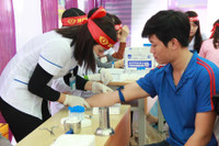 Nghệ An: Hàng nghìn đoàn viên, thanh niên đội mưa hiến máu tình nguyện ảnh 2 Nghệ An: Hàng nghìn đoàn viên, thanh niên đội mưa hiến máu tình nguyện ảnh 2