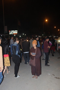 Lê lết, vạ vật ăn xin kiếm tiền tại chợ Viềng ảnh 4