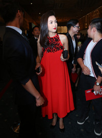 Tăng Thanh Hà khoe bụng bầu, rạng rỡ trong bữa tiệc tân niên ảnh 6