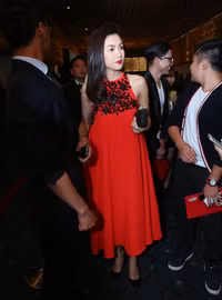 Tăng Thanh Hà khoe bụng bầu, rạng rỡ trong bữa tiệc tân niên ảnh 6