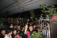 Lê lết, vạ vật ăn xin kiếm tiền tại chợ Viềng ảnh 8