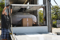 Cận cảnh quá trình vận chuyển “Ông hoàng tốc độ” Bugatti Veyron ảnh 1