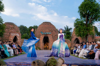 Sân khấu catwalk lãng mạn giữa đồng lúa của Người đẹp Tây Đô 