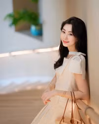 Hoa hậu Đặng Thu Thảo 'xả kho' loạt ảnh ngọt như kẹo