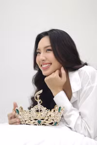 Bộ ảnh đơn giản hết nấc của Hoa hậu Thùy Tiên nhận vô số lời khen