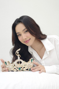 Bộ ảnh đơn giản hết nấc của Hoa hậu Thùy Tiên nhận vô số lời khen