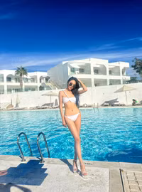 Á hậu Ngọc Hằng khoe chân dài miên man trong buổi nhận sash tại Ai Cập