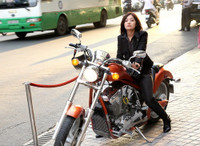 Sự thật về môtô khủng 600 triệu của người đẹp Tinna Tình ảnh 1