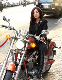 Sự thật về môtô khủng 600 triệu của người đẹp Tinna Tình ảnh 2