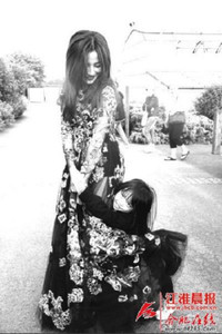 Triệu Vy bận rộn sắm đồ cho con gái Huỳnh Tân - 4