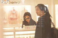 Triệu Vy bận rộn sắm đồ cho con gái Huỳnh Tân - 3