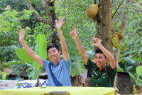 Sinh viên Kiên Giang kết nghĩa với Đại đội pháo 105 ảnh 5