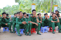 Sinh viên Kiên Giang kết nghĩa với Đại đội pháo 105 ảnh 3