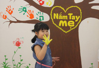 Hãy nắm tay mẹ chặt hơn ngày thường ảnh 1