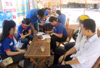 Họ đã đồng hành cùng thí sinh nghèo khi đến Huế ảnh 6