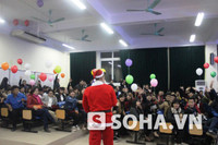 Được biết, chương trình Dạ hội đêm giáng sinh là một hoạt động ngoại khóa thường niên của khoa Ngoại ngữ, ĐH Đại Nam.