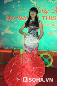 Và qua đó giúp các sinh viên trong khoa nâng cao kỹ năng ngoại ngữ và tự tin thể hiện cá tính, tài năng.