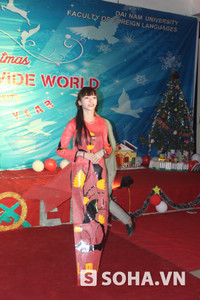 Cô gái Hawaii sexy với bộ quần áo đầy màu sắc hay đáng yêu, trong sáng trong bộ đồ của người Nhật Bản và kín đáo, duyên dáng trong bộ trang phục áo dài Việt Nam.