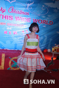 Trong giá rét, nữ sinh Hà Nội trình diễn thời trang giấy ảnh 5