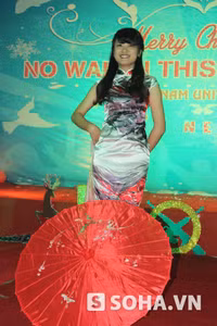 Và qua đó giúp các sinh viên trong khoa nâng cao kỹ năng ngoại ngữ và tự tin thể hiện cá tính, tài năng.