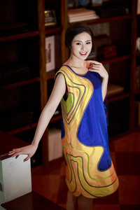 Ngọc Hân mặc váy họa tiết ruộng bậc thang ảnh 8