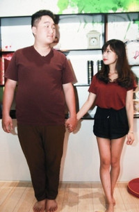 Những chuyện tình ""đũa lệch"" khiến dân mạng ngưỡng mộ ảnh 15