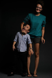 Những chuyện tình ""đũa lệch"" khiến dân mạng ngưỡng mộ ảnh 11