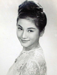 Trịnh Bội Bội sinh ra ở Thượng Hải. Năm