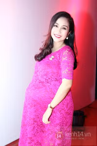 Angela Phương Trinh tết tóc đáng yêu, tự tay lái xe 6 tỷ đến phim trường 14