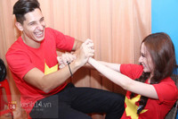 Angela Phương Trinh tết tóc đáng yêu, tự tay lái xe 6 tỷ đến phim trường 4