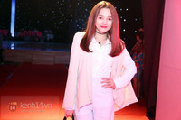 Angela Phương Trinh tết tóc đáng yêu, tự tay lái xe 6 tỷ đến phim trường 12