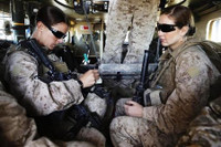 Bộ ảnh về 2 cô gái tạo nên lịch sử quân sự Mỹ ảnh 16