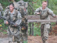 Bộ ảnh về 2 cô gái tạo nên lịch sử quân sự Mỹ ảnh 7