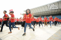 3.000 tình nguyện viên xếp hình chim hạc mừng Hành trình đỏ thắng lợi ảnh 6 3000 tình nguyện viên xếp hình chim hạc mừng Hành trình đỏ thắng lợi