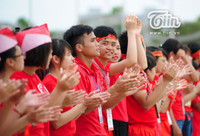 3.000 tình nguyện viên xếp hình chim hạc mừng Hành trình đỏ thắng lợi ảnh 15 3000 tình nguyện viên xếp hình chim hạc mừng Hành trình đỏ thắng lợi