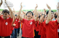 3.000 tình nguyện viên xếp hình chim hạc mừng Hành trình đỏ thắng lợi ảnh 2 3000 tình nguyện viên xếp hình chim hạc mừng Hành trình đỏ thắng lợi