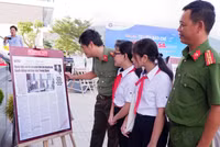 Đà Nẵng: Triển lãm Tư liệu báo chí về Hoàng Sa ảnh 2